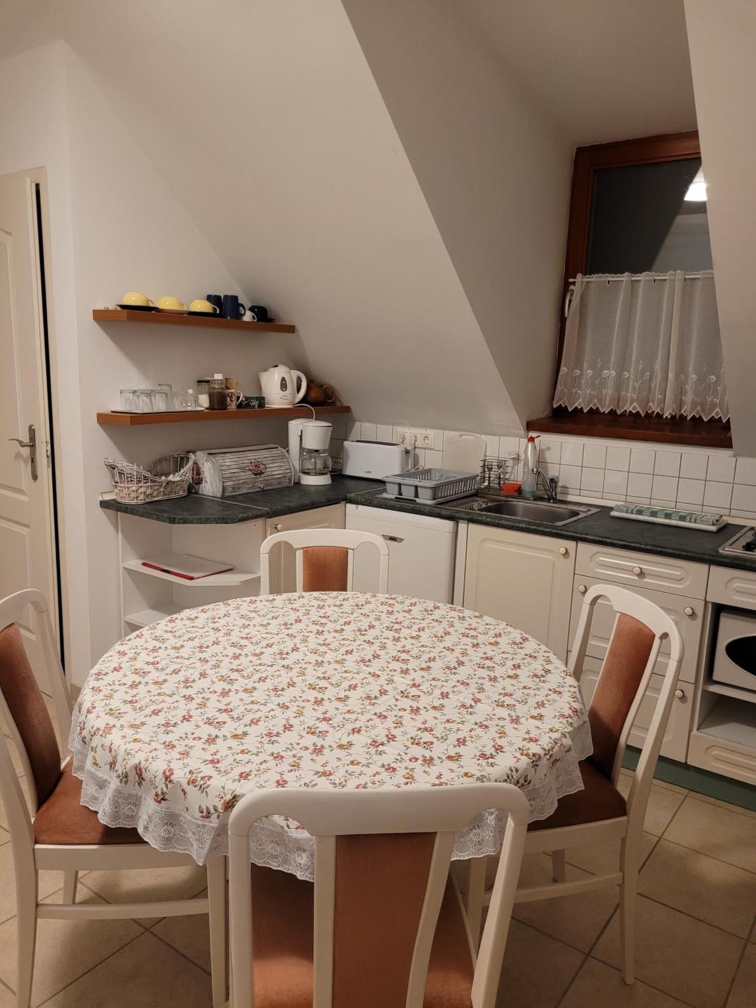 Totvar Lovas Szallashely Kovagotottos Bagian luar foto