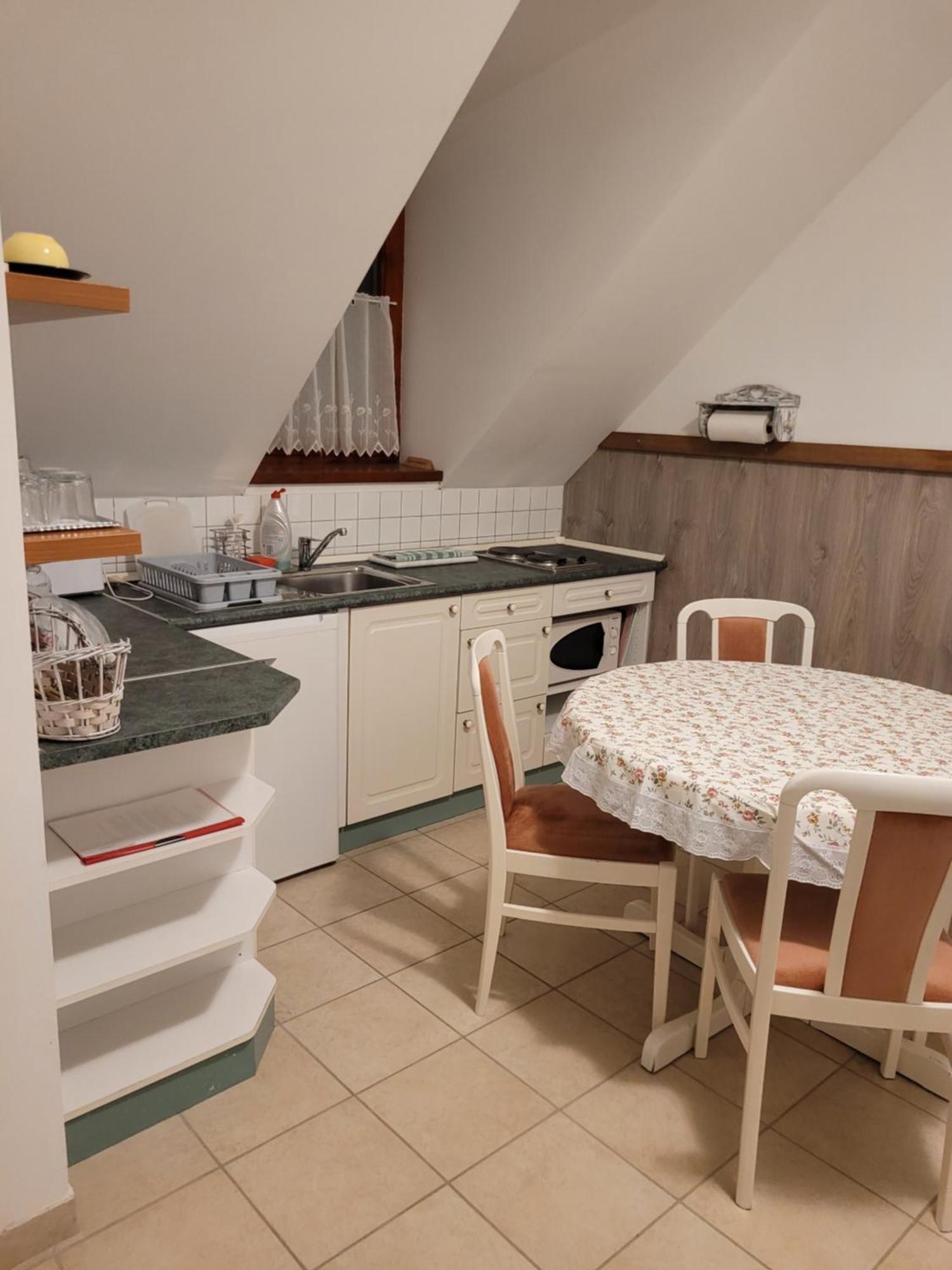 Totvar Lovas Szallashely Kovagotottos Bagian luar foto