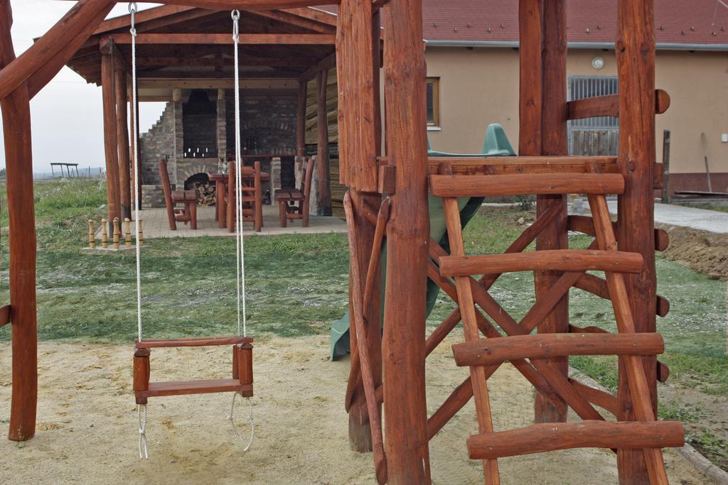 Totvar Lovas Szallashely Kovagotottos Bagian luar foto